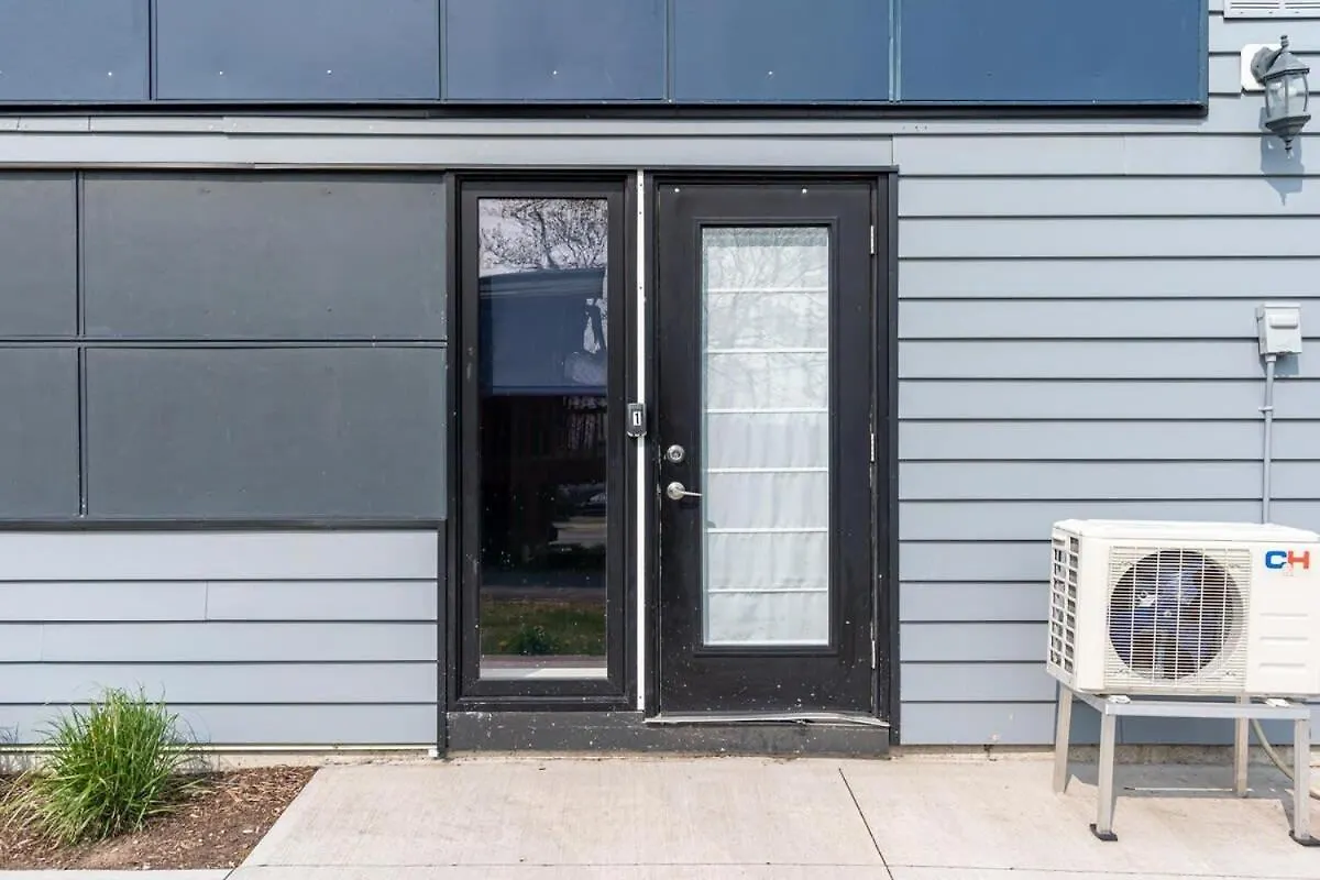 Spacious & Stylish Apt #1 With Ac Apartment Halifax Canada