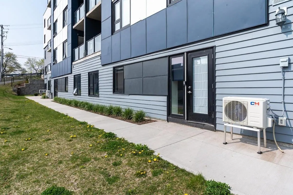 Spacious & Stylish Apt #1 With Ac Apartment Halifax